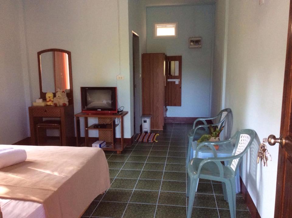 Bangsak Hut Hostel Khao Lak Exterior photo