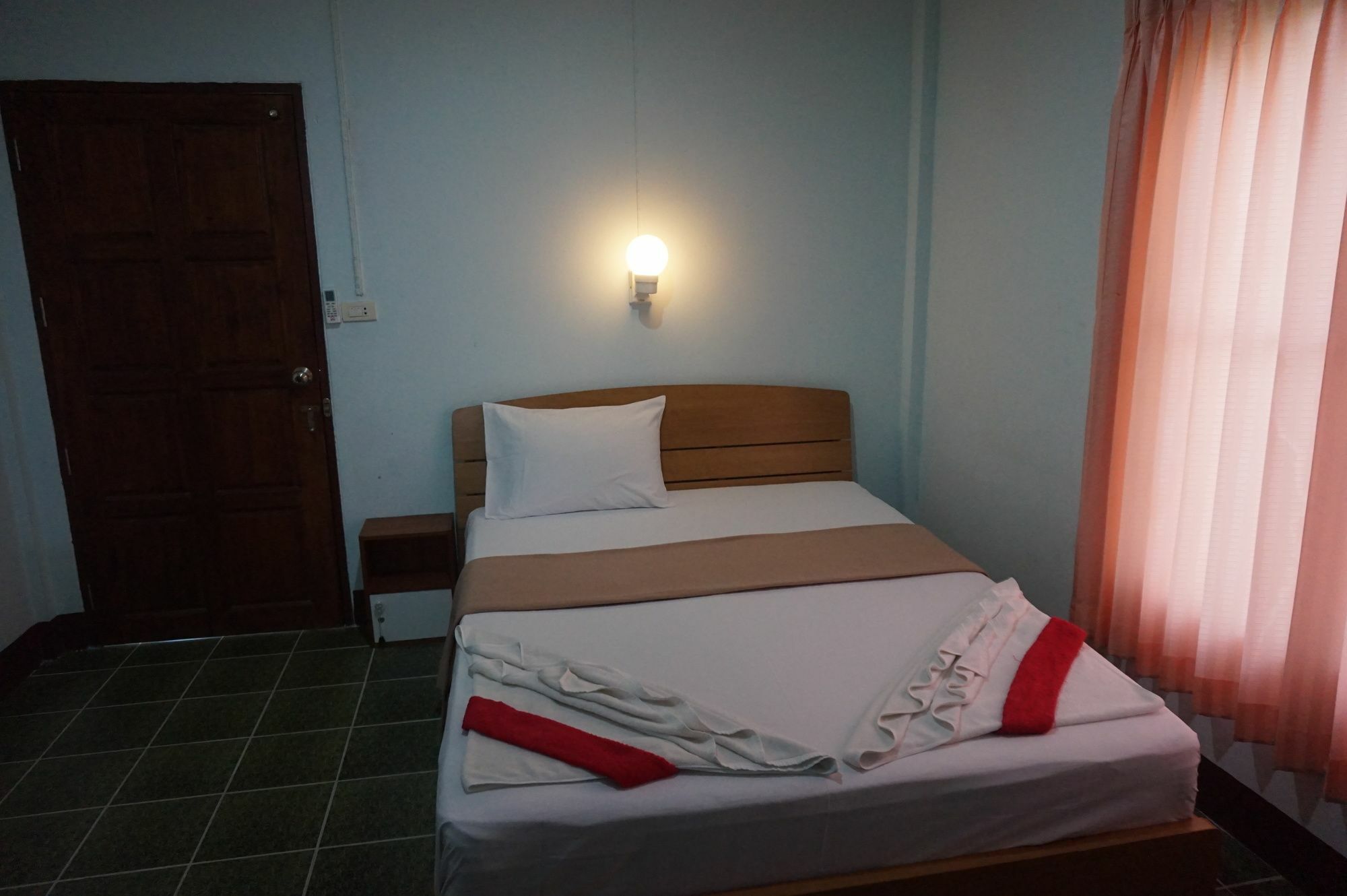 Bangsak Hut Hostel Khao Lak Exterior photo