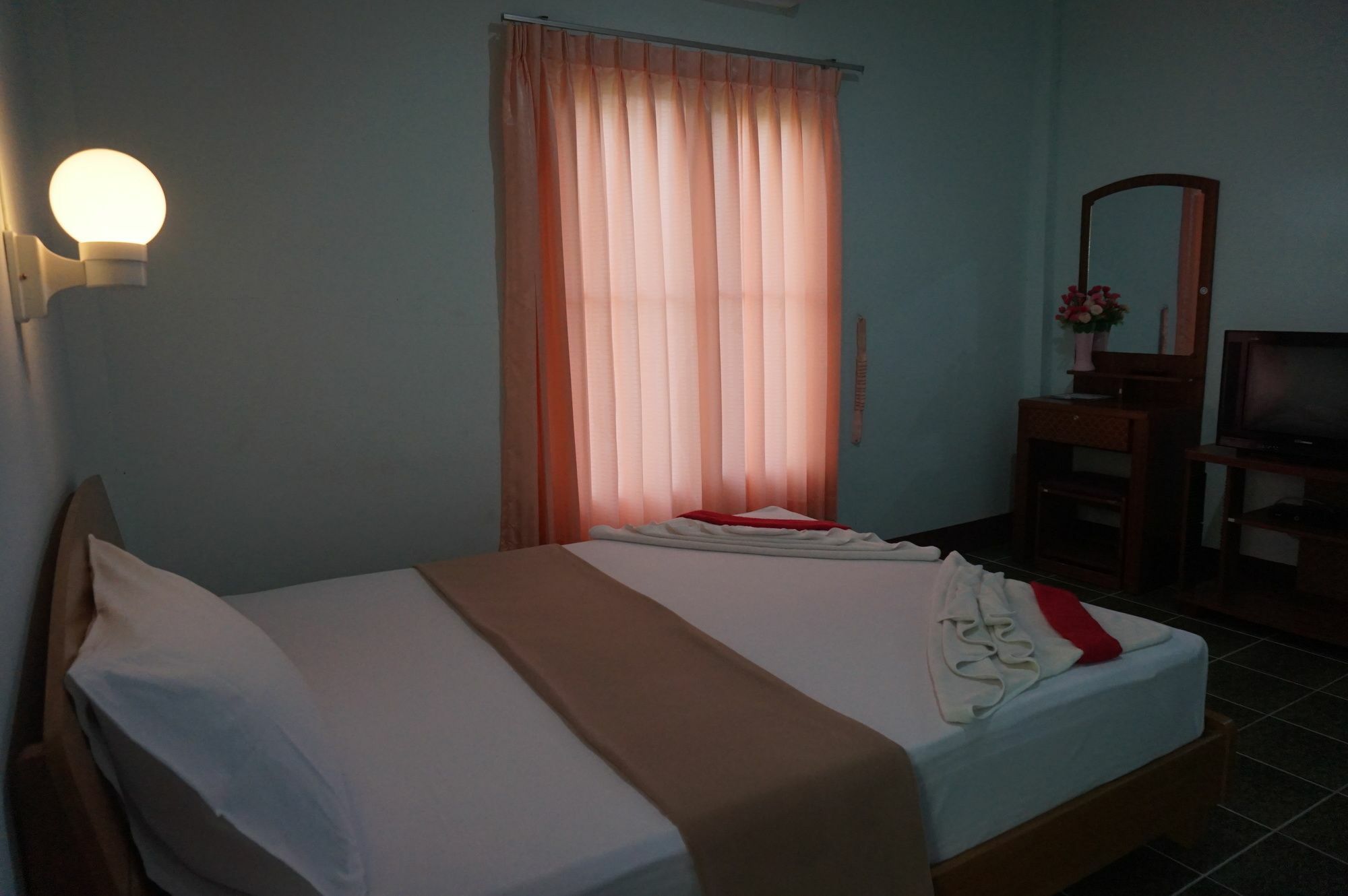 Bangsak Hut Hostel Khao Lak Exterior photo